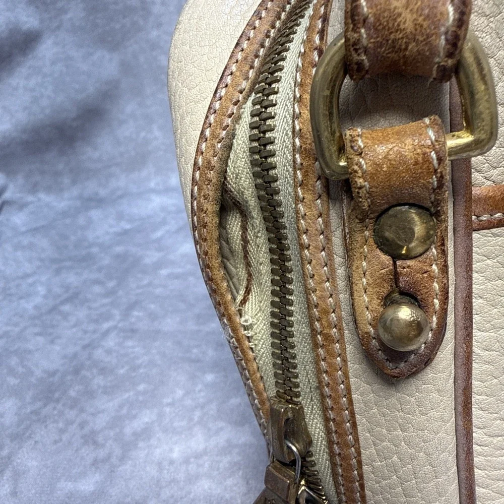 Vintage Dooney & Bourke Cream/Ivory AWL Leather Crossbody Shoulder Bag *READ*